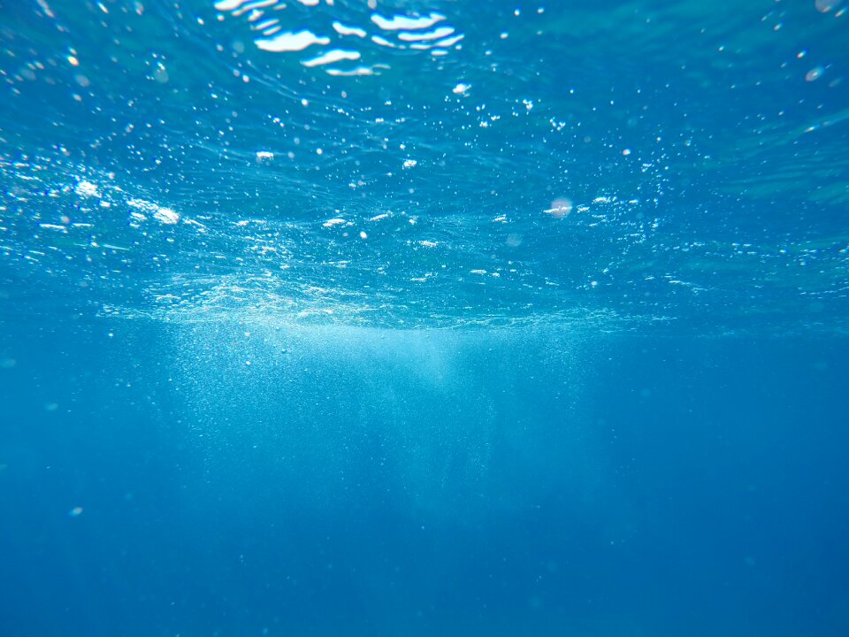 Sea underwater bubbles