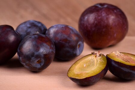 Plum fruits healthy food