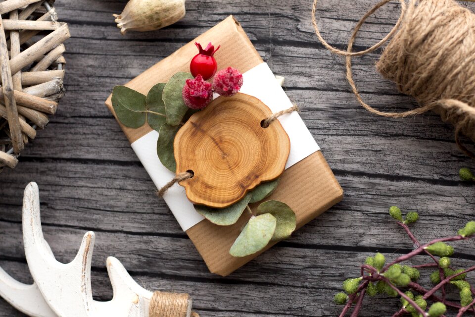 Present natural ornament