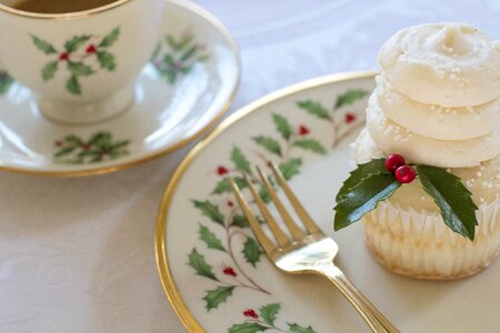 Christmas place setting christmas dishes holiday dishes photo