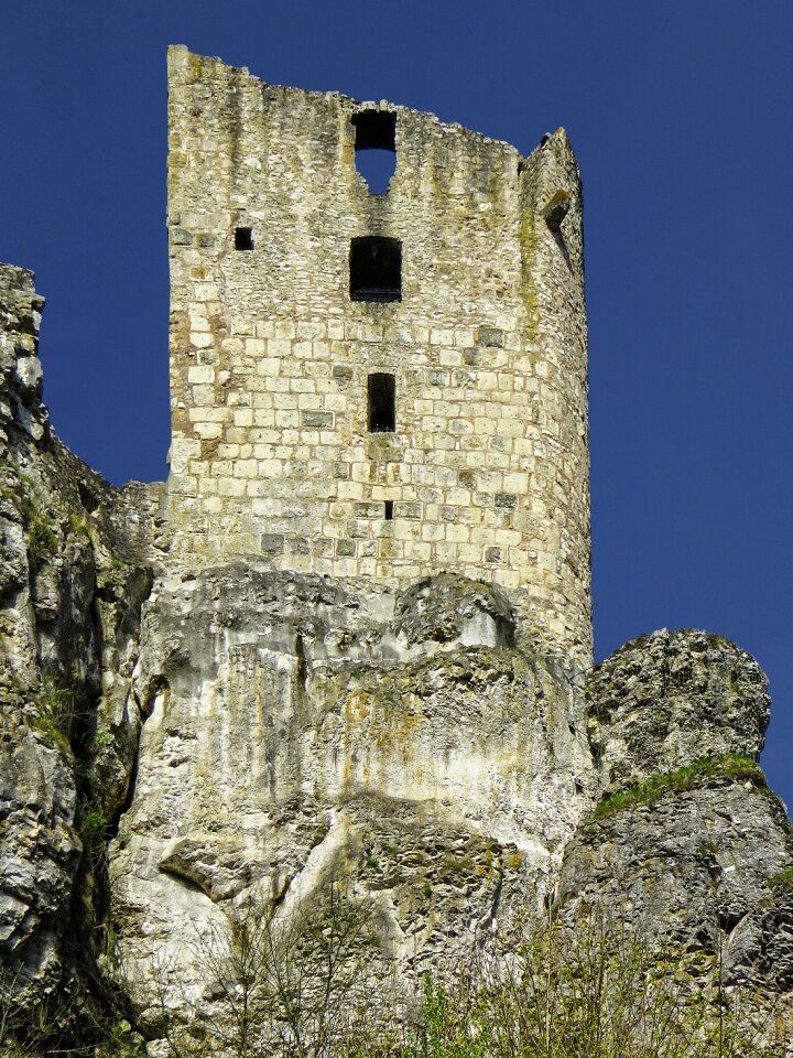 Ruin castle places of interest