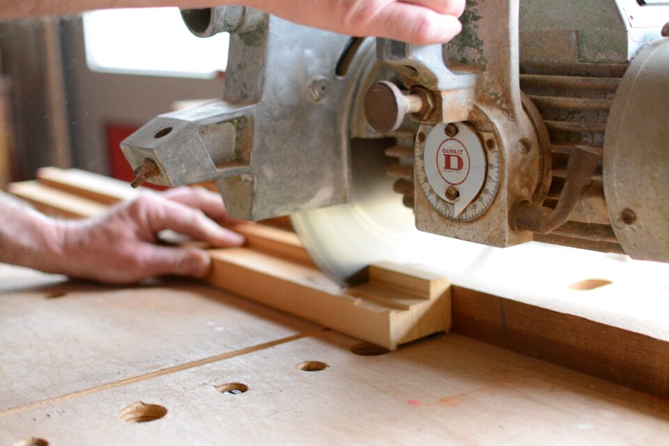 Saw carpentry workshop