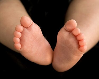 Baby feet toes