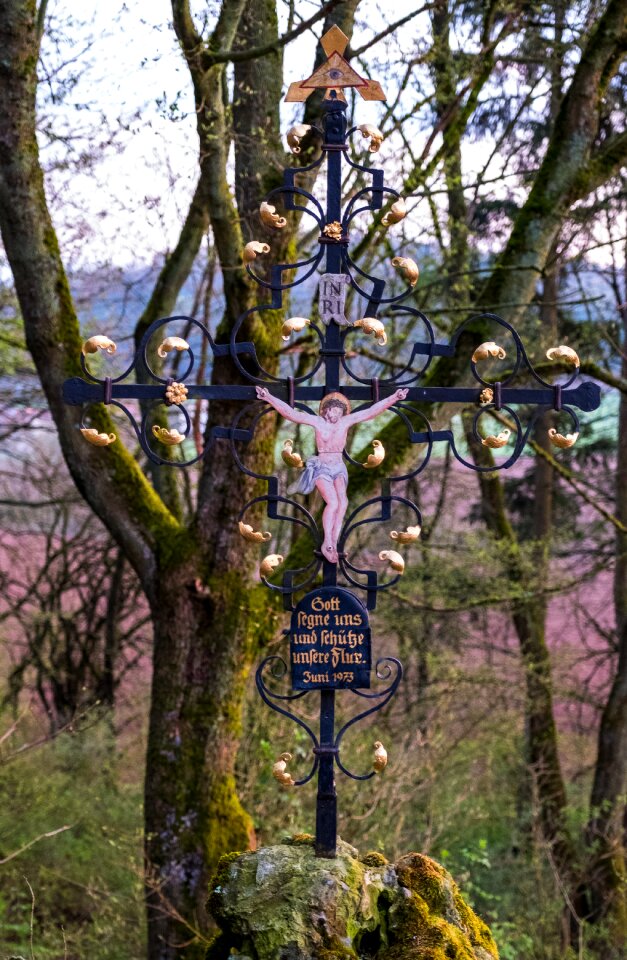 Branch leaf cross