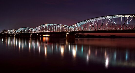 Night the highlighted iron