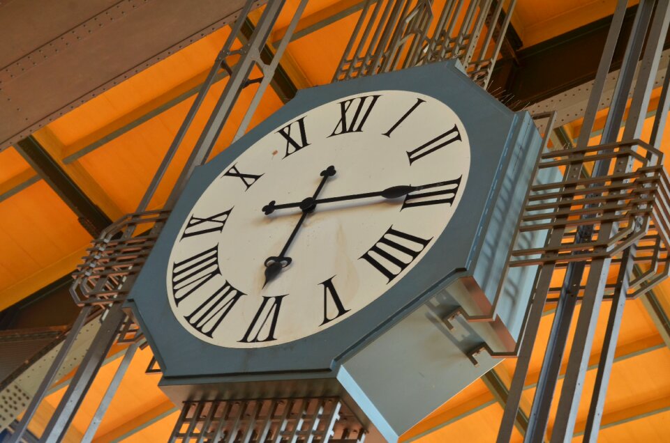 Clock platform central station