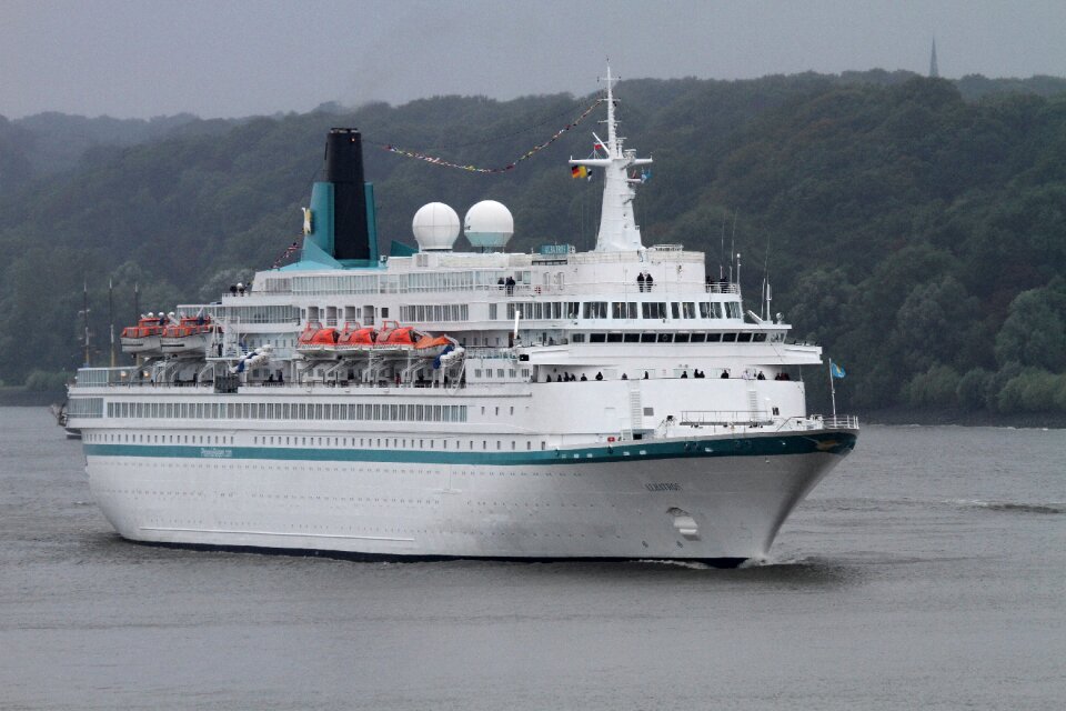 Elbe ship phoenix