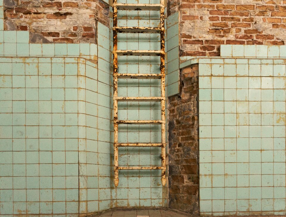 Ailing building head