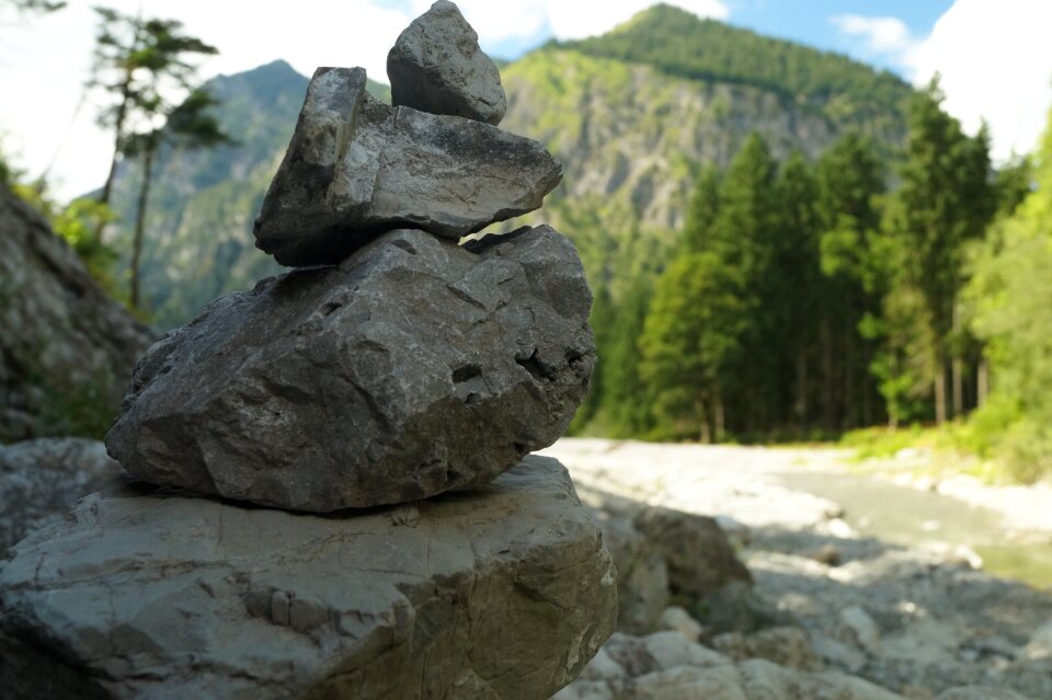 Stack stone men cairns