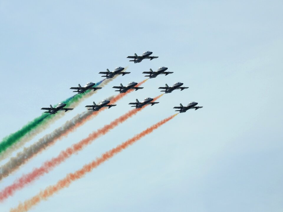 Jet wing smoke