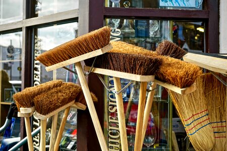 Sweeping clean tool
