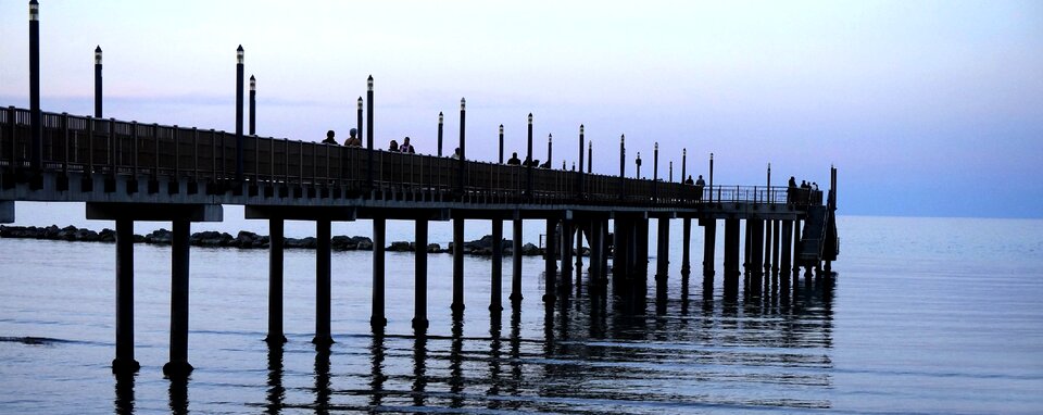 Breakwater reflection bridge