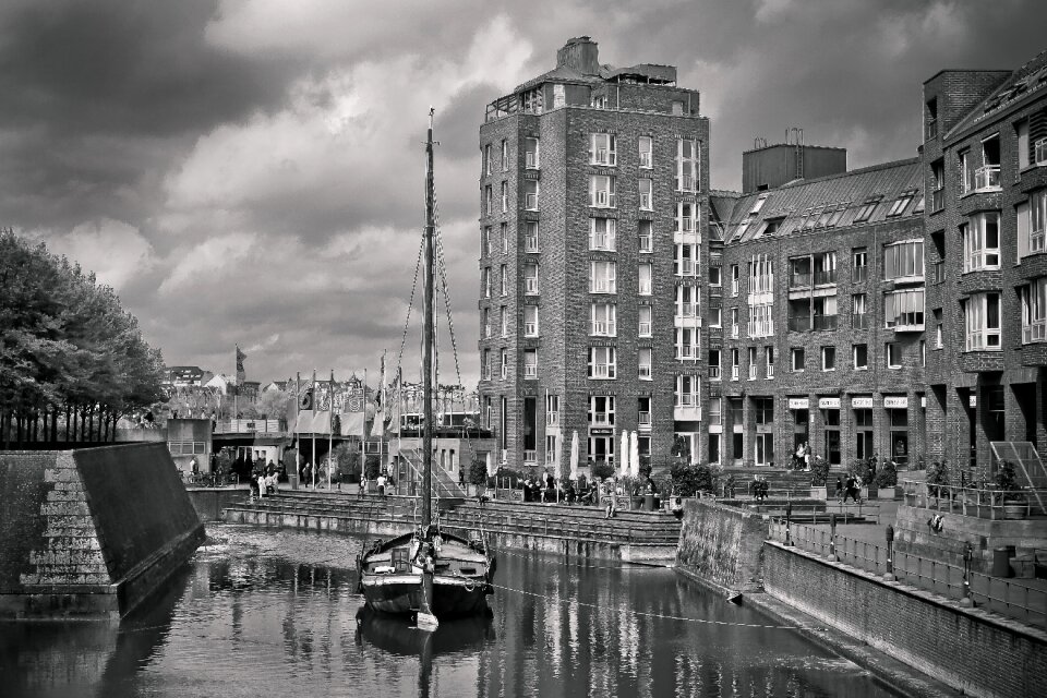 River travel building