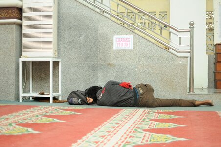 Sleep beggars floor