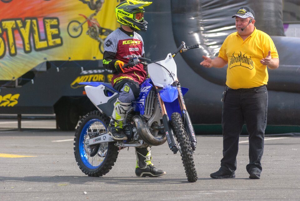 Stuntman cascade jump