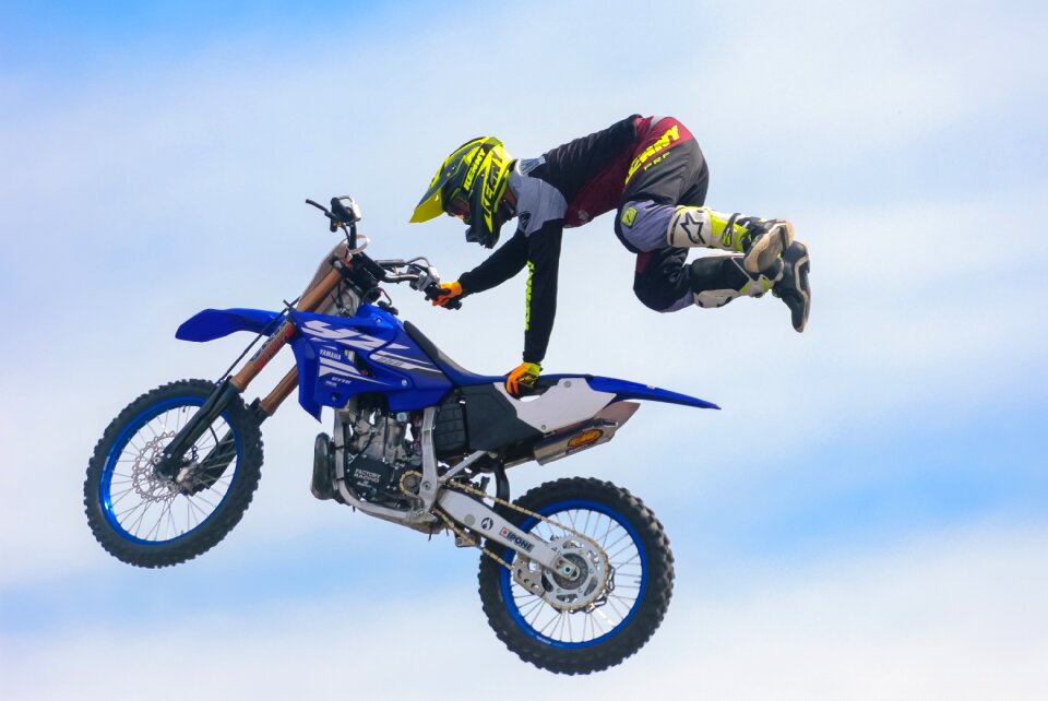 Stuntman cascade jump