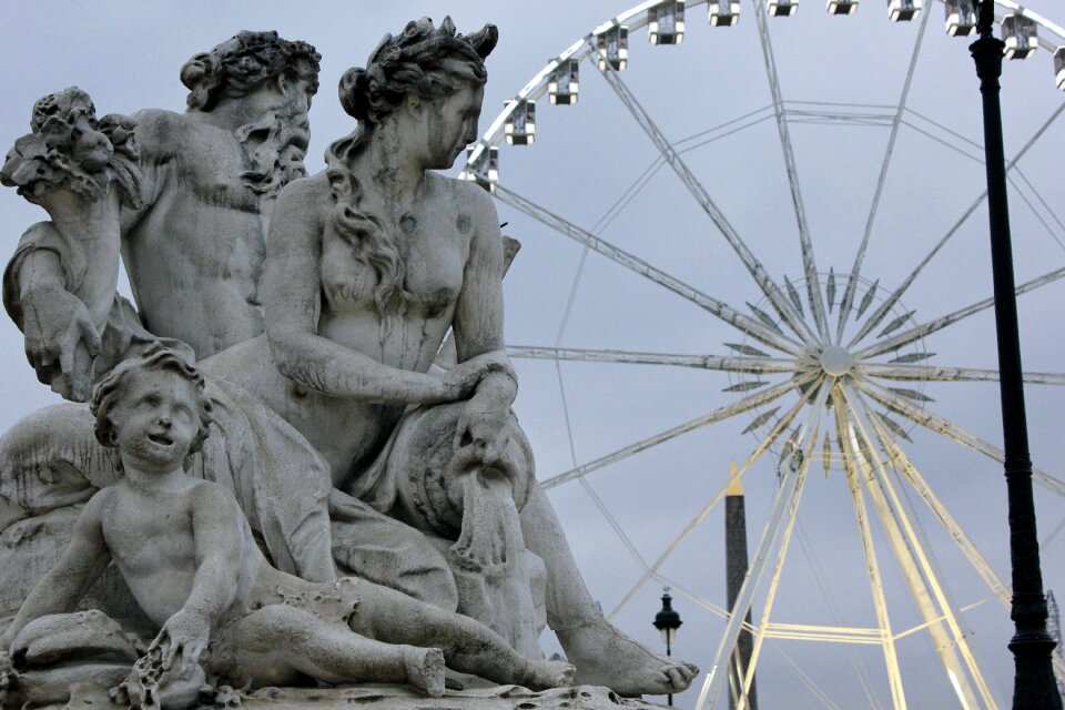 Monument statue by rubinei dorneles