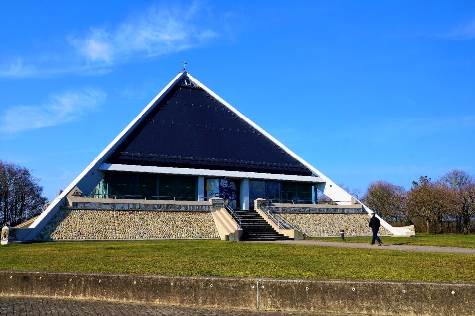 Highway triangle modern
