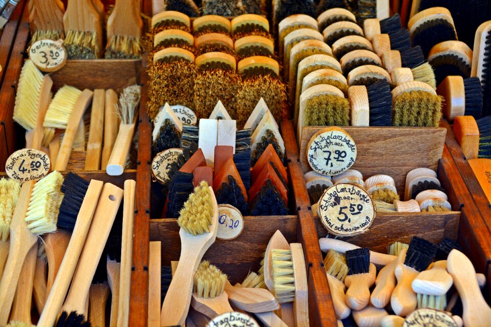 Brushes sales stand care