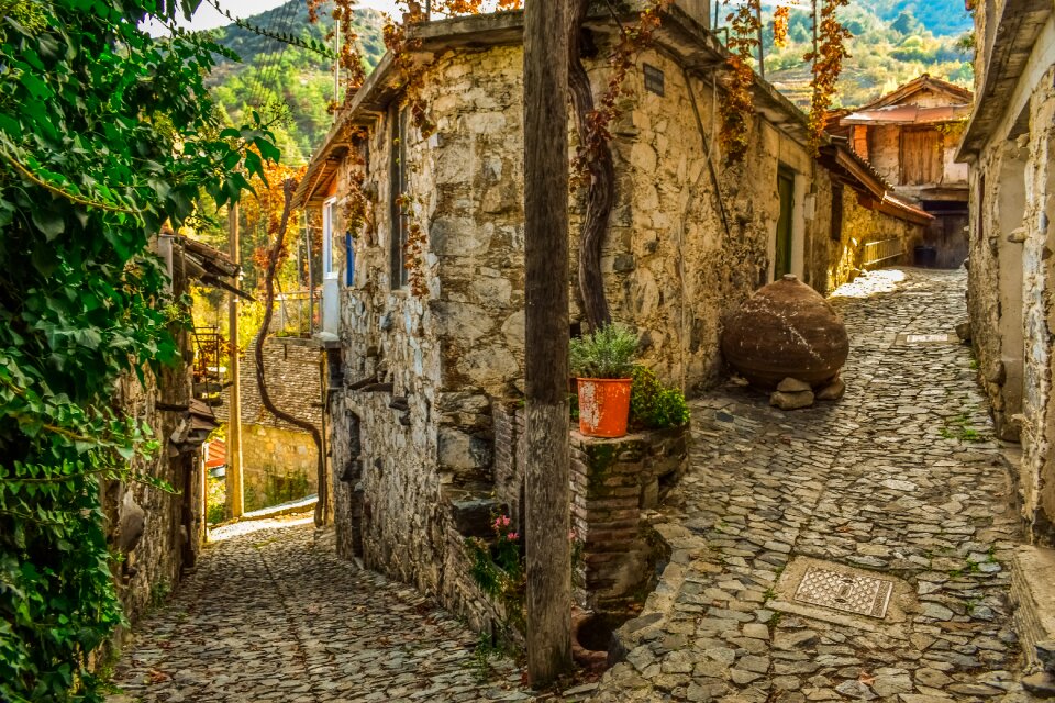 Stone village askas