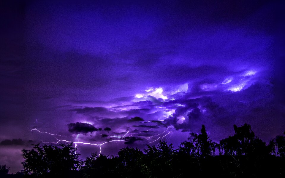 Forward flash clouds