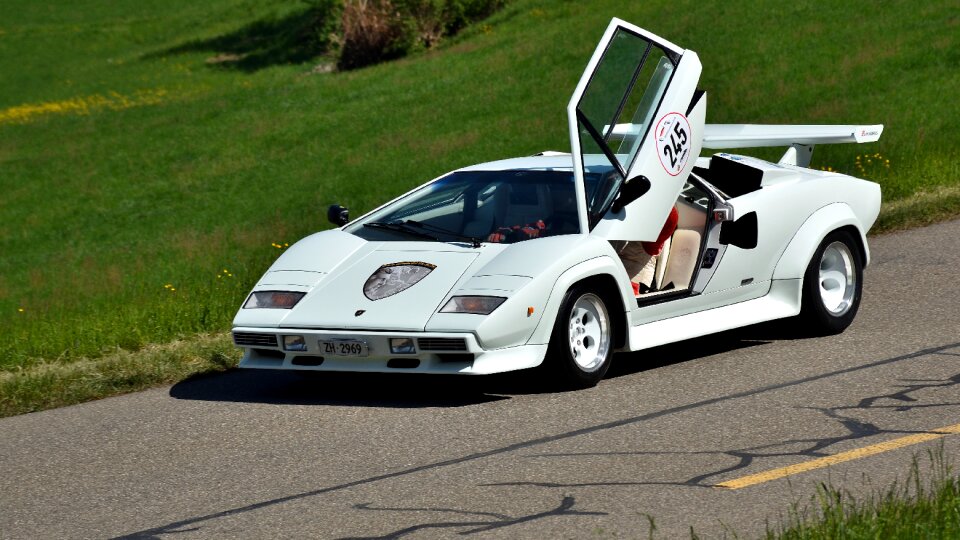 Lamborghini countach lp 400s power supercar