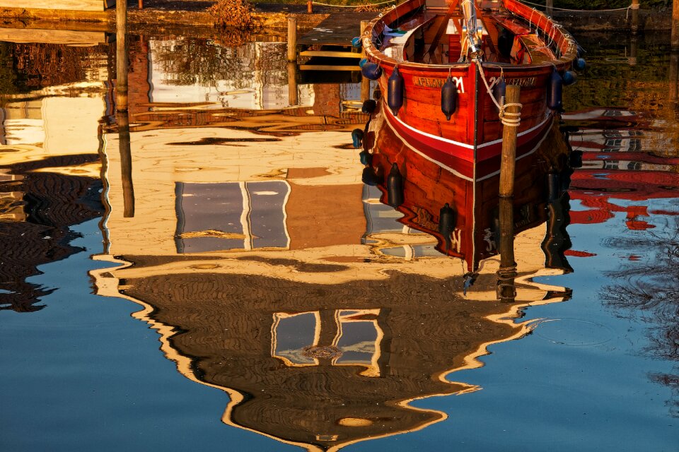 Reflection boat mirroring