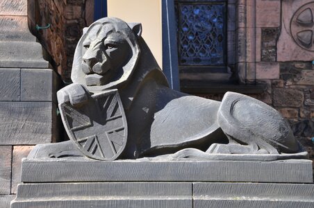 Lion edinburgh statue