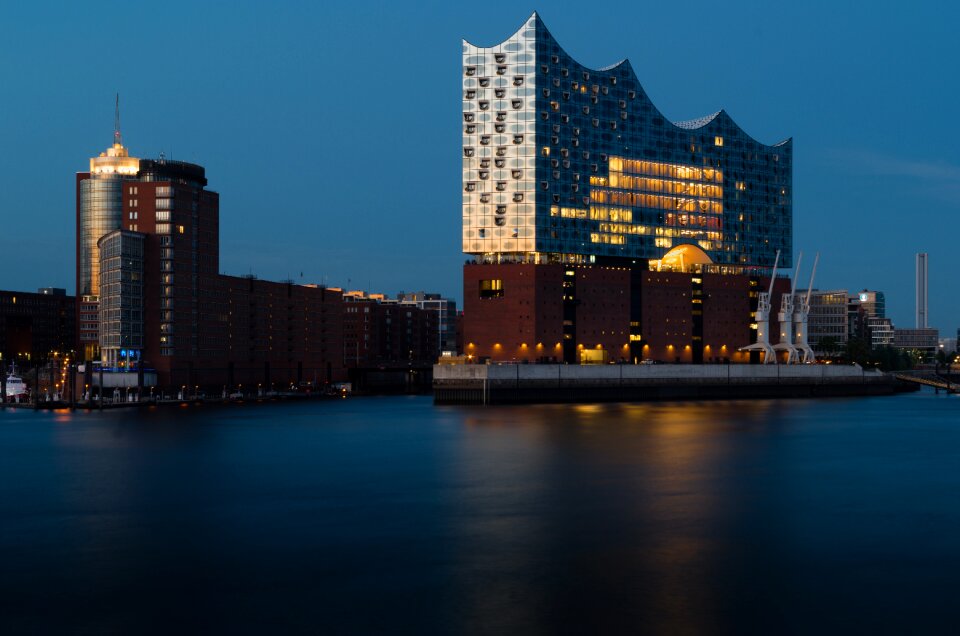 Elbe elbe philharmonic hall glass facade photo