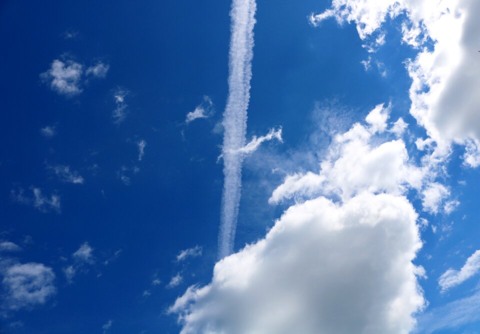 Cloud chemtrail sky