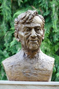Monument elie wiesel jew