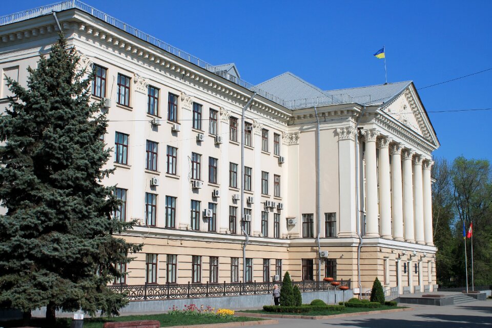 Building the façade of the ukraine