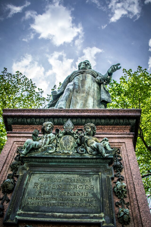 Monument statue spa