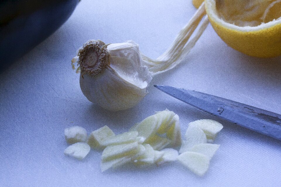 Knife cutting board preparation