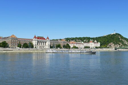 City danube river photo