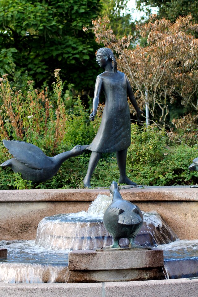 Geese goose girl fountain