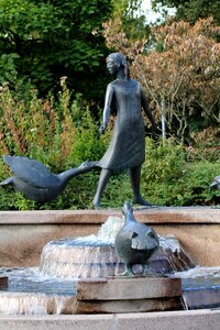 Geese goose girl fountain