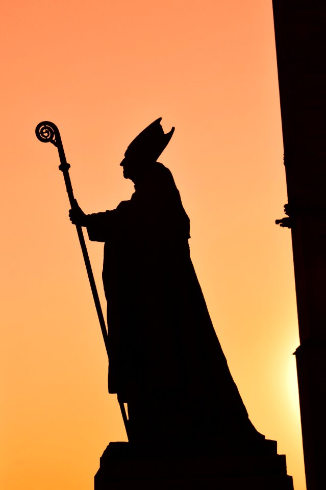 Statue figure silhouette
