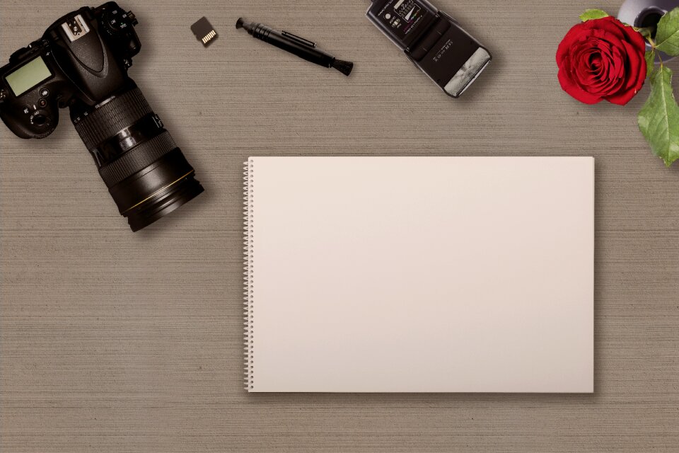 Hotshoe-mounted flash sd card photographic equipment