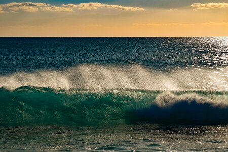 Wave surf horizon
