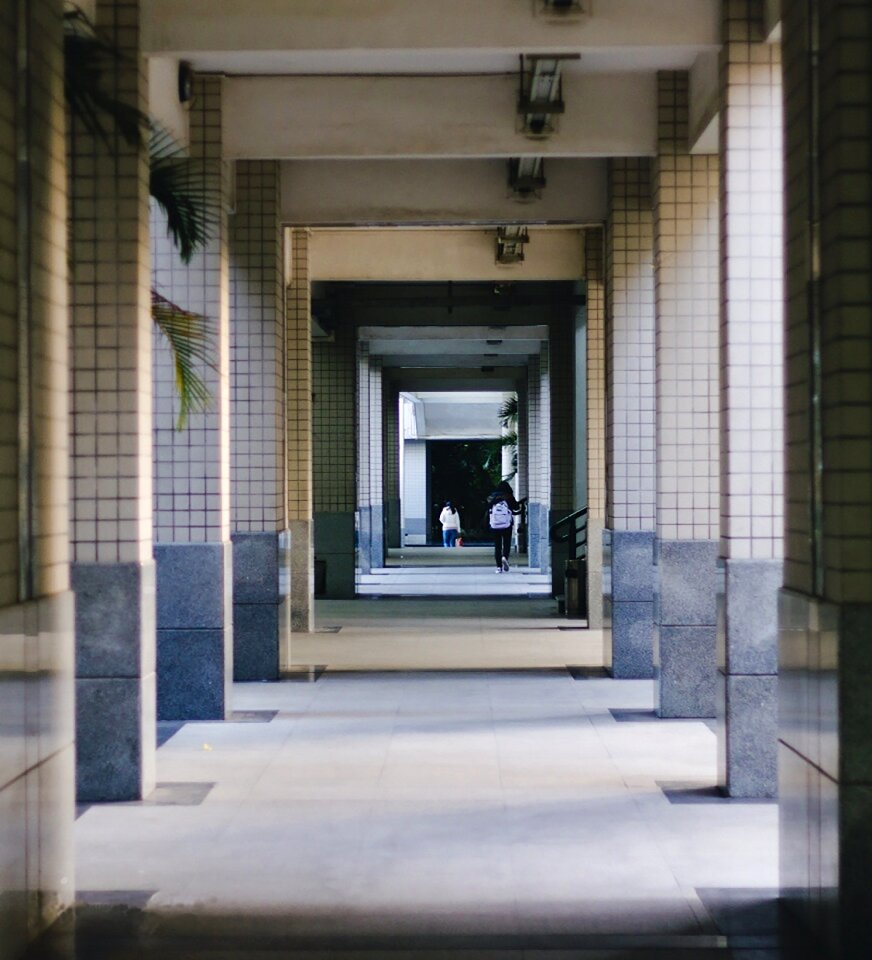 University corridor threshold