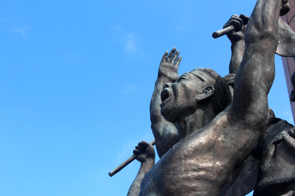 Memorial monument free