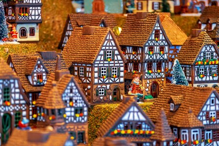 Miniature porcelain historically