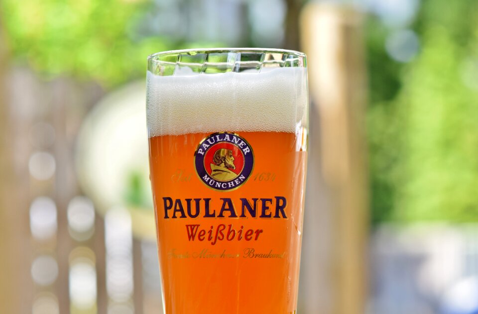 Foam beer garden wheat beer glass