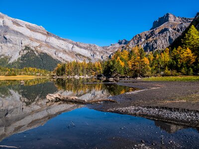 Lakes mirror effect autumn photo