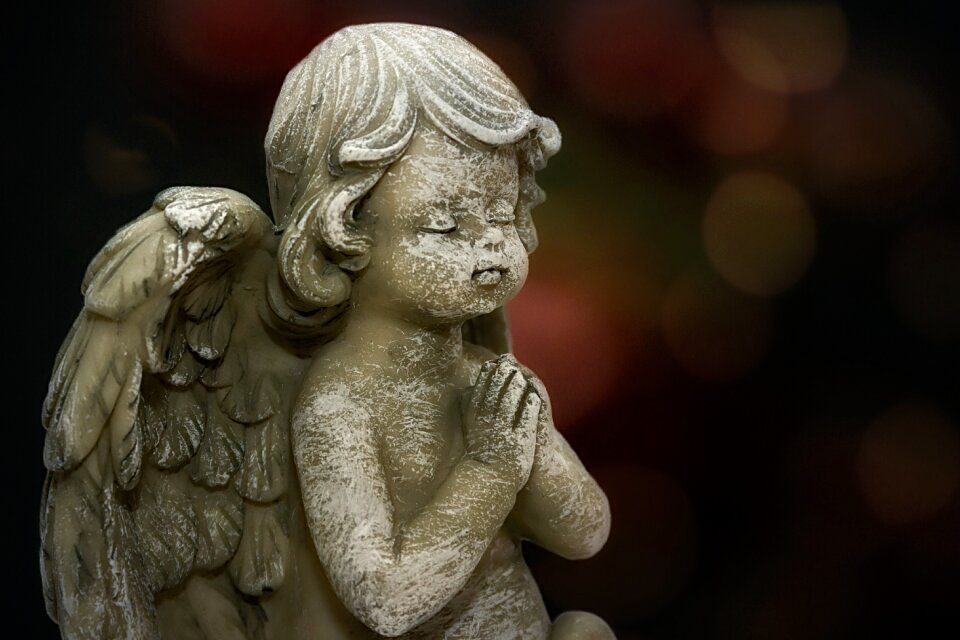 Sculpture wing cemetery