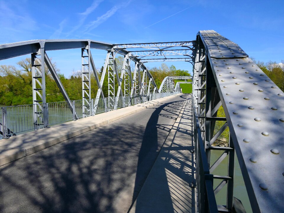 Shadow river border