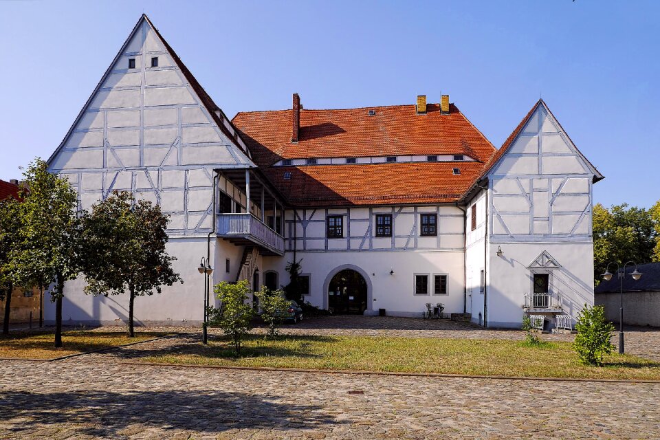 Old truss architecture