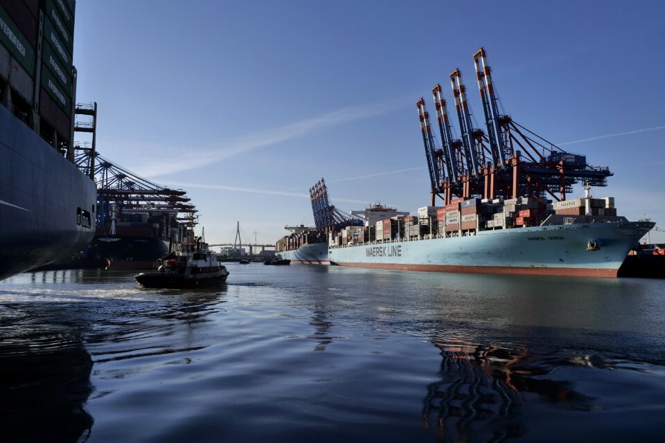 Container container ship tug