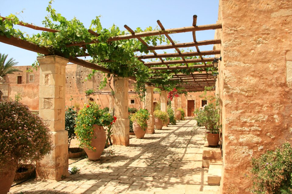 Crete garden building